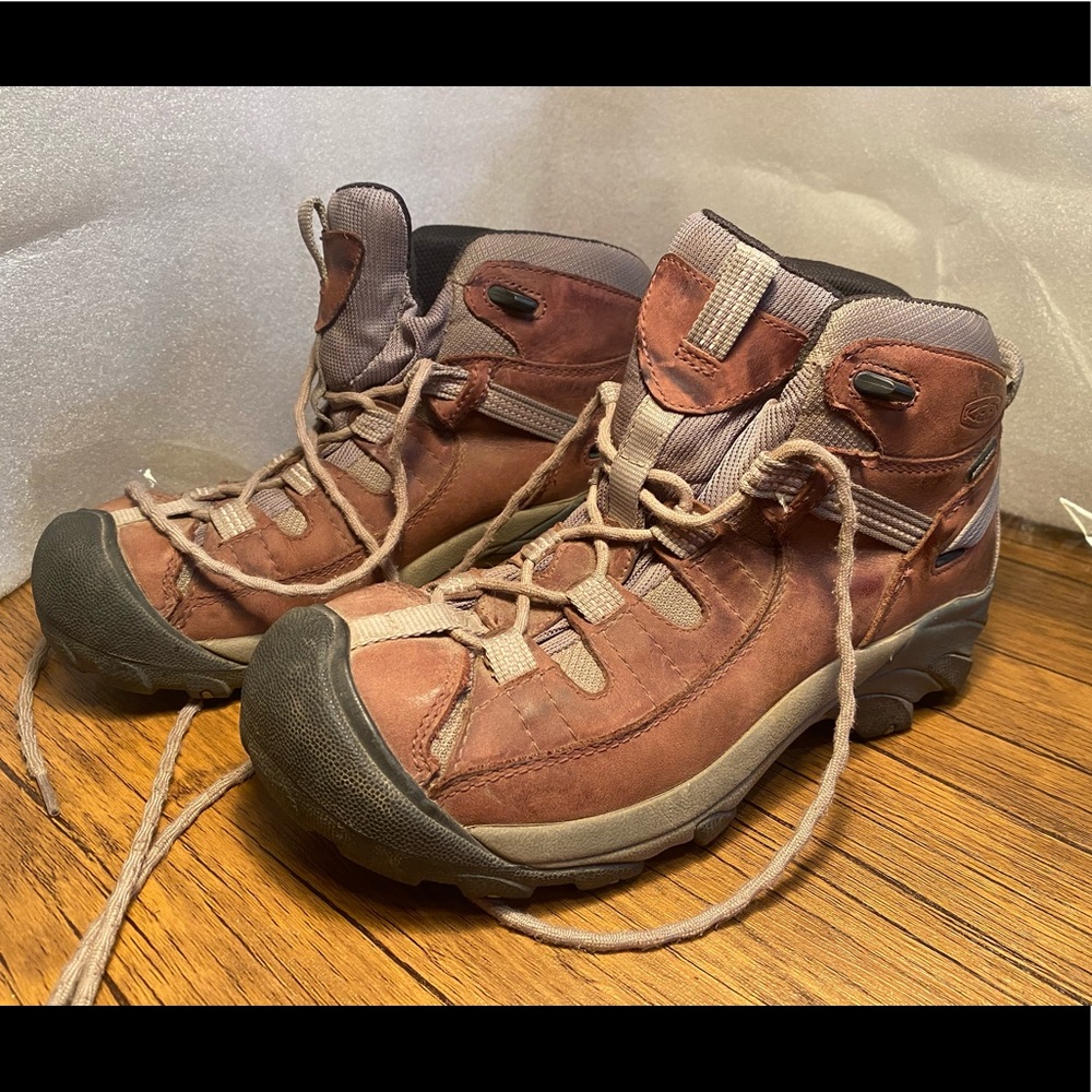 Keen Targhee ii Women’s Mid Hiking Boot 8.5